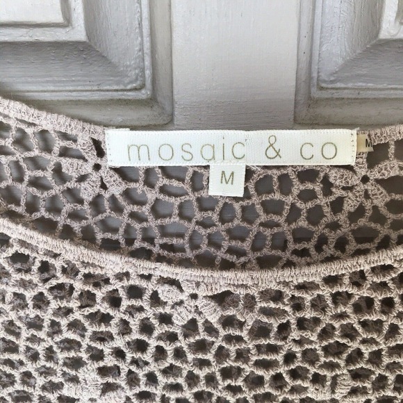 Mosaic&Co Crochet Top SzM Beige HI/LO Pretty Pullover 3/4 Sleeves NWOT - Picture 3 of 5